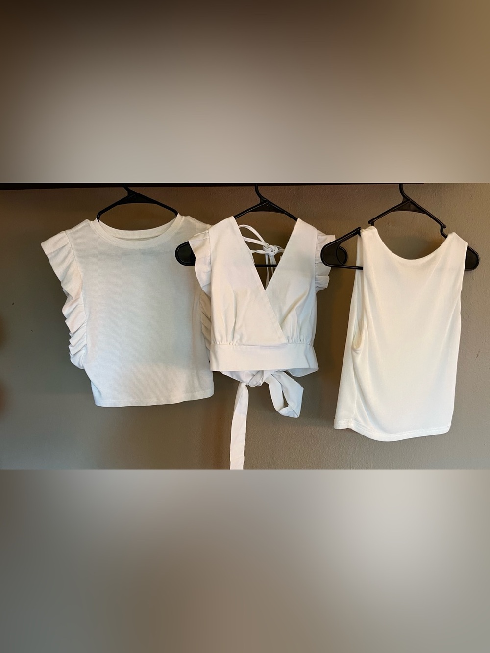 Amazon brand White Women's Sleeveless & Ruffle Crop Top Trio, size small